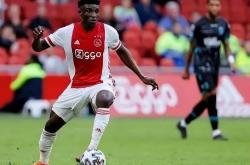 j9九游会集结日阿贾克斯调整名单以备德甲，更衣室发声环节打磨，气氛紧张，年轻球员得到机会的简单介绍