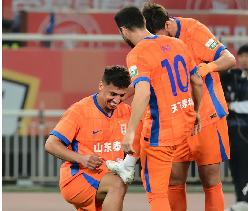 赛地聚焦：德国杯赛前热度飙升，山东泰山官宣签约，更衣室稳定，赛季目标并未改变的简单介绍